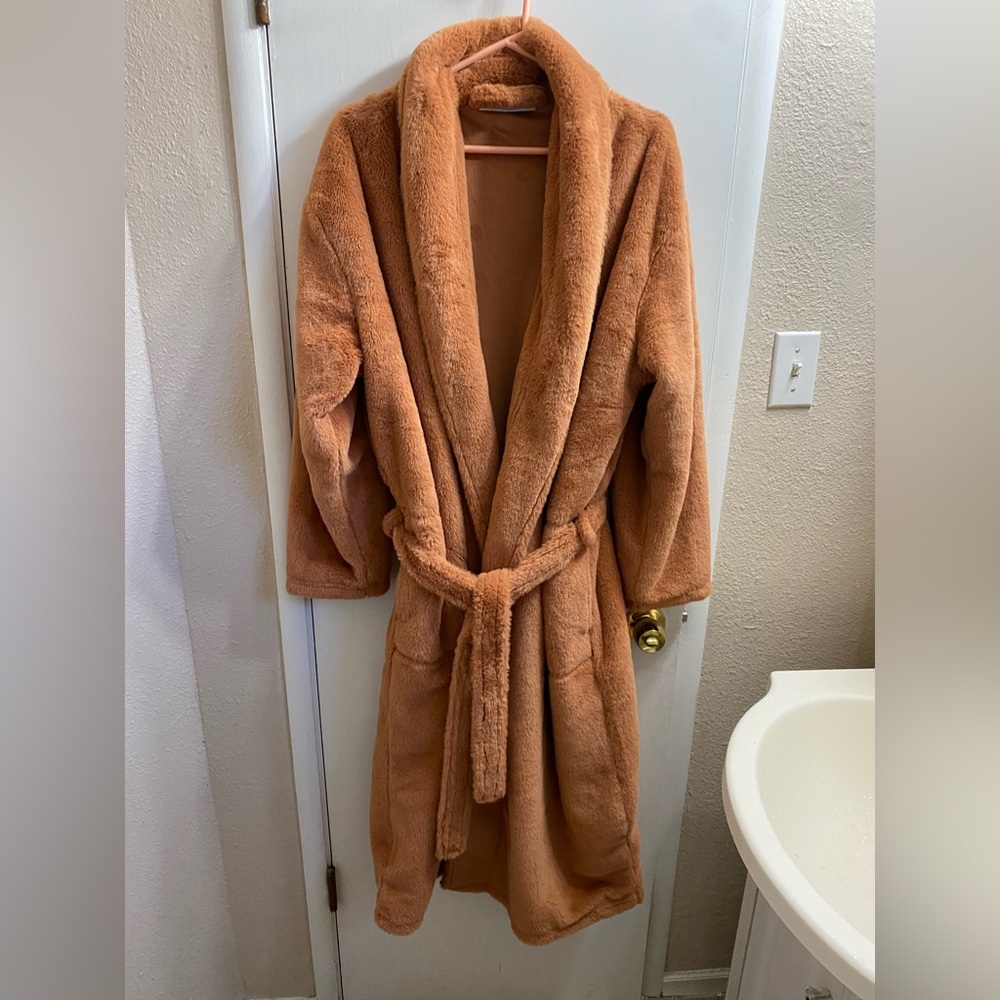 Like new Minky Couture unisex plush robe m/l